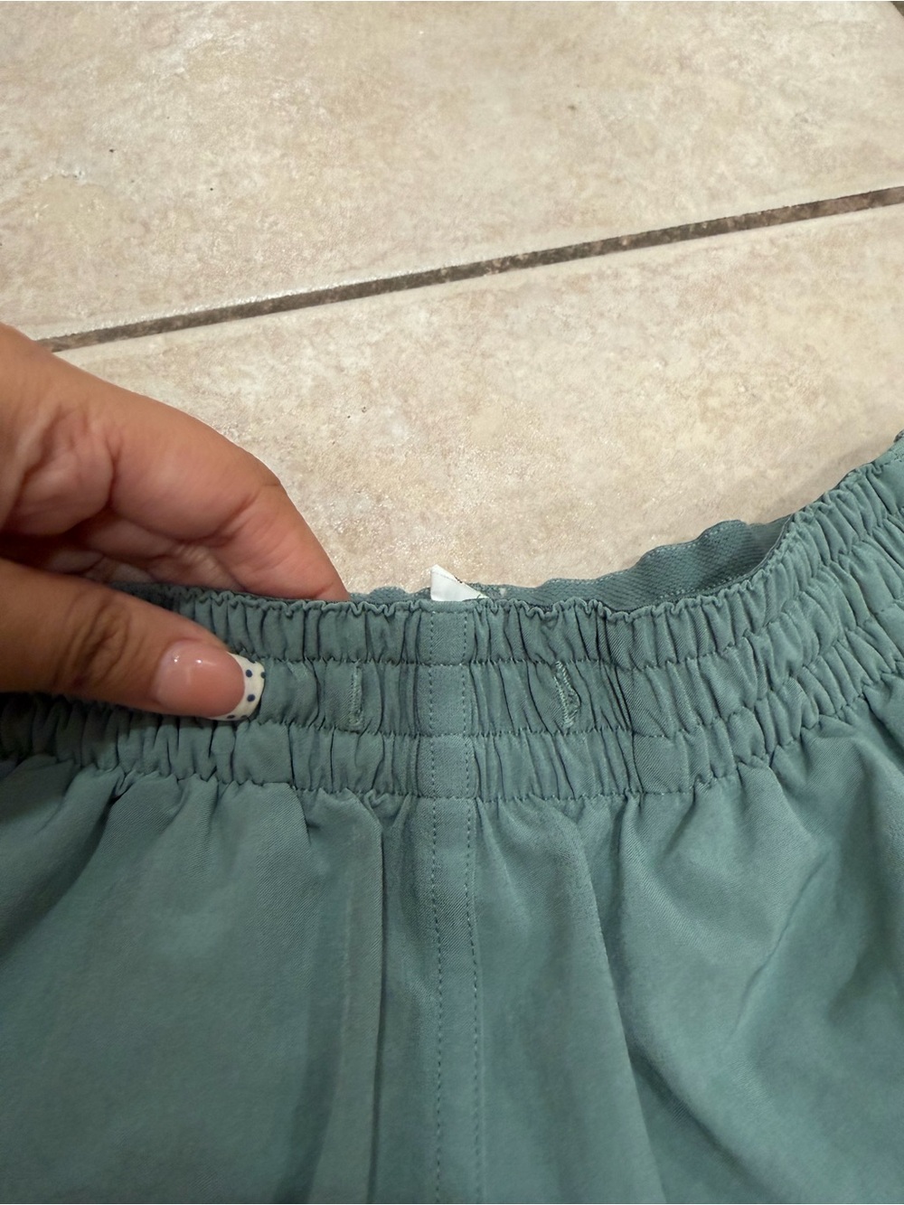 Lululemon Lightweight High Rise Relaxed Short 3” - Picture 2 of 4